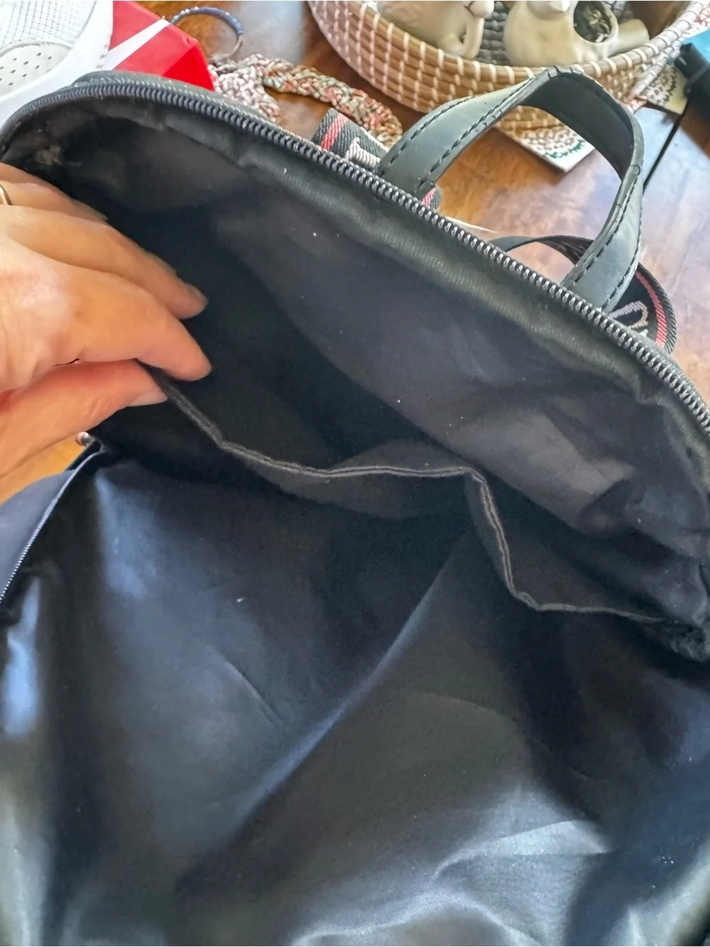 Guess classic black